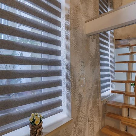 Sleek Minimalist Studio At Inner City Budapest Exterior foto