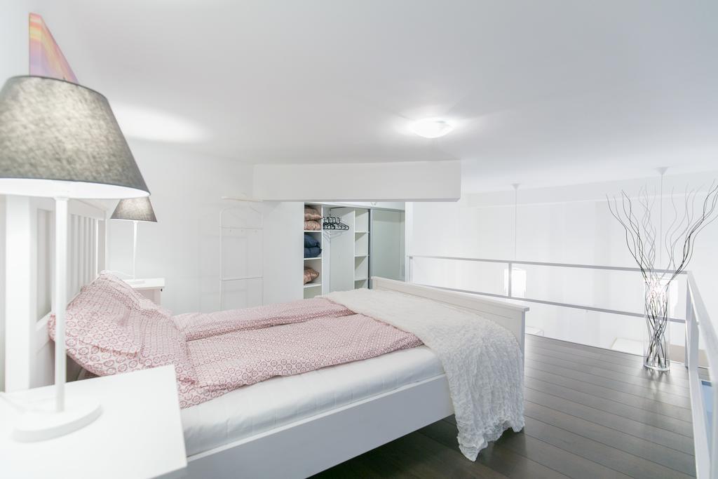 Sleek Minimalist Studio At Inner City Budapest Exterior foto