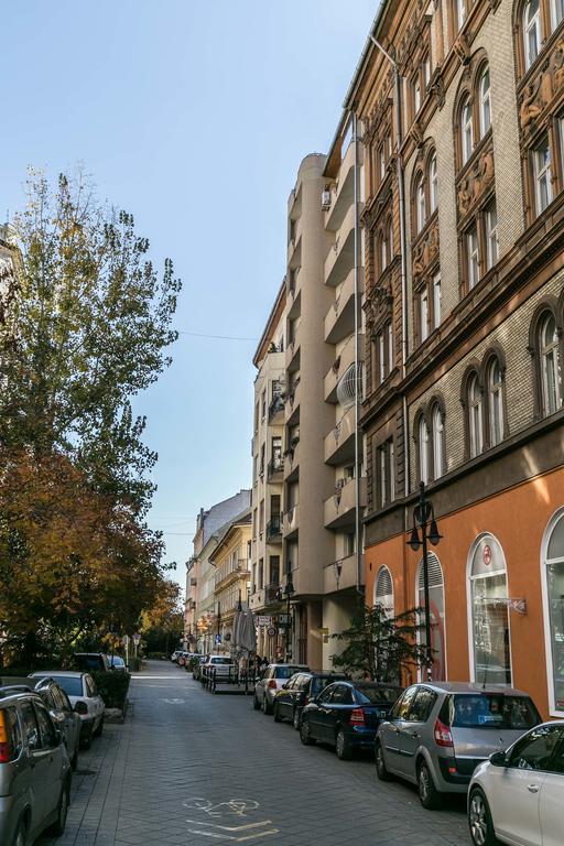 Sleek Minimalist Studio At Inner City Budapest Exterior foto